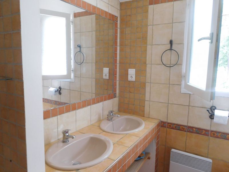 photo 25 Owner direct vacation rental Apt villa Provence-Alpes-Cte d'Azur Vaucluse bathroom