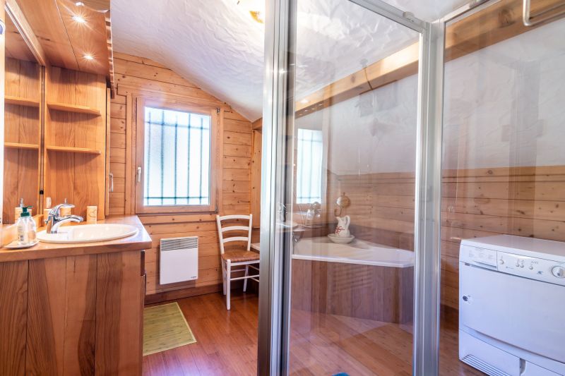 photo 18 Owner direct vacation rental Praz sur Arly chalet Rhone-Alps Haute-Savoie bathroom