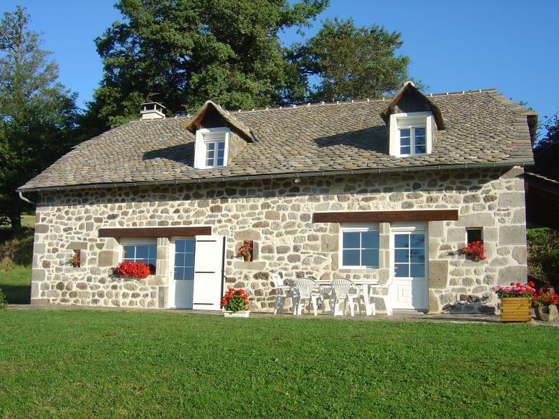 photo 1 Owner direct vacation rental Vic-sur-Cre gite Auvergne Cantal Terrace