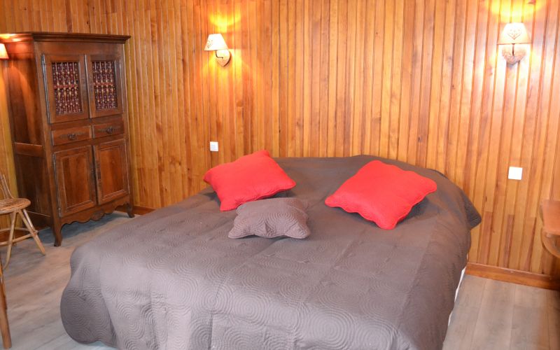 photo 6 Owner direct vacation rental Luchon Superbagneres chalet Midi-Pyrnes Haute Garonne bedroom 1