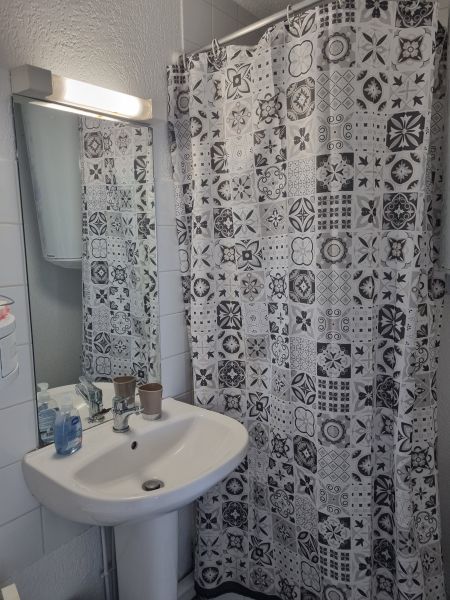 photo 7 Owner direct vacation rental Frontignan appartement Languedoc-Roussillon Hrault bathroom