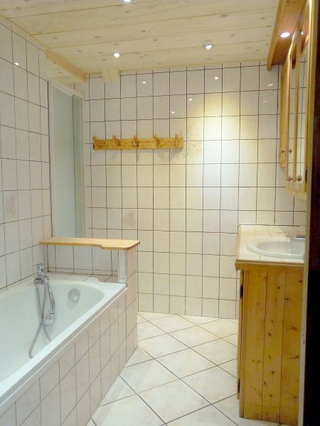 photo 20 Owner direct vacation rental Les Contamines Montjoie appartement Rhone-Alps Haute-Savoie bathroom 1