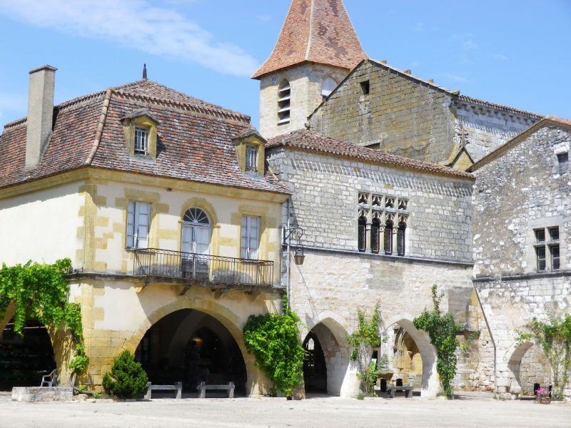 photo 19 Owner direct vacation rental Penne d'Agenais gite Aquitaine Lot-et-Garonne View of the property from outside