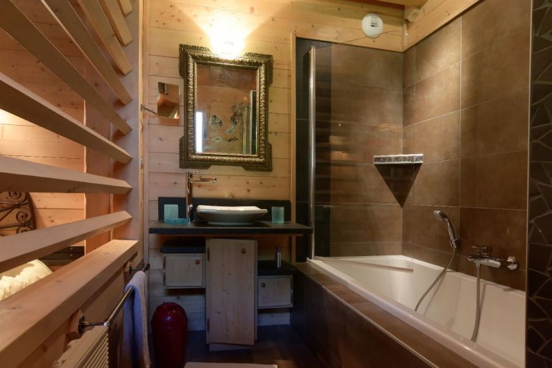 photo 11 Owner direct vacation rental Samons chalet Rhone-Alps Haute-Savoie bathroom