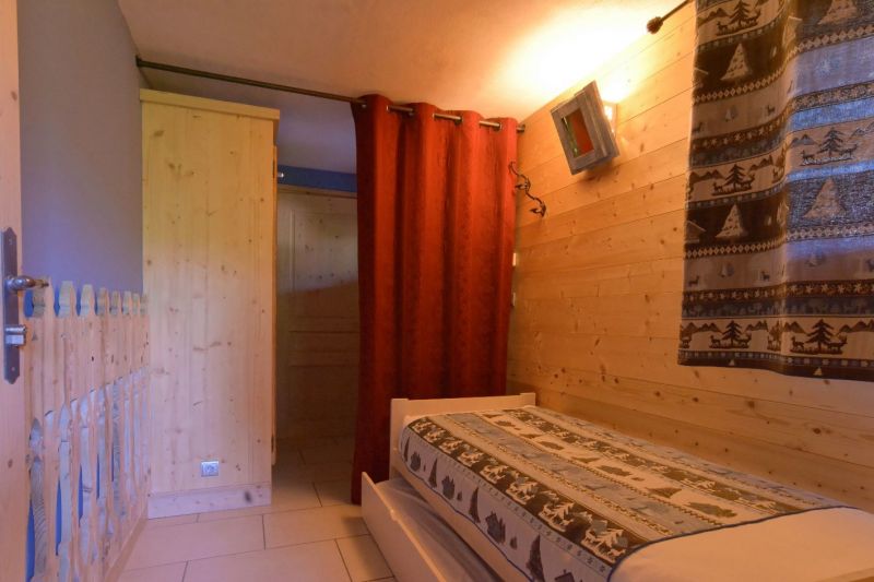 photo 22 Owner direct vacation rental Samons chalet Rhone-Alps Haute-Savoie Open sleeping nook