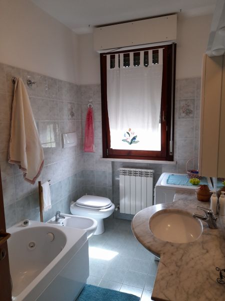 photo 13 Owner direct vacation rental Marotta appartement Marche Pesaro Urbino Province bathroom