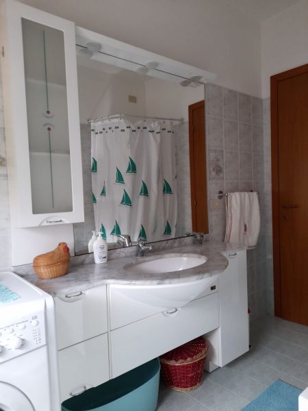 photo 15 Owner direct vacation rental Marotta appartement Marche Pesaro Urbino Province bathroom