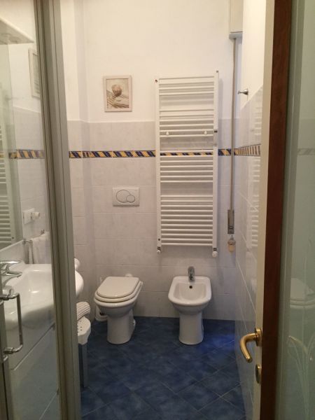 photo 18 Owner direct vacation rental Chiavari appartement Liguria Genoa bathroom