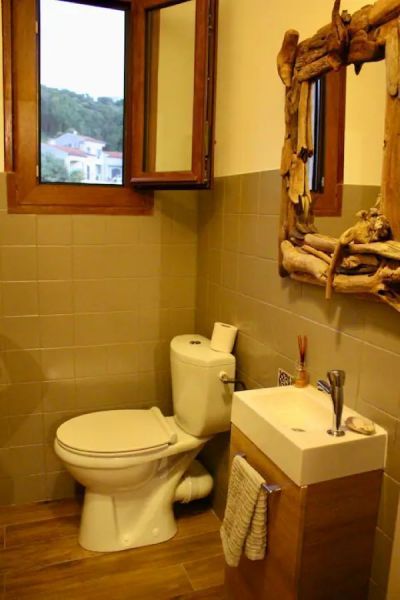 photo 22 Owner direct vacation rental Cargse appartement Corsica Corse du Sud Bathroom w/toilet only 1