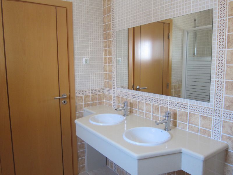 photo 9 Owner direct vacation rental Portimo villa Algarve  bathroom 1