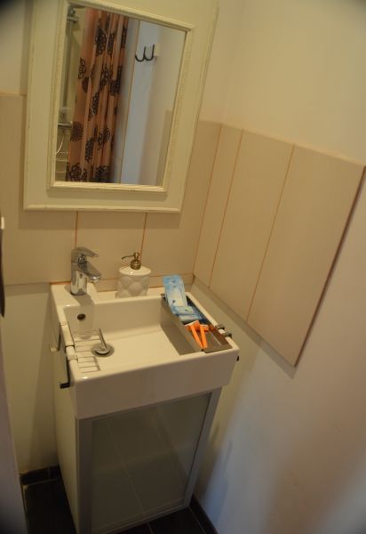 photo 12 Owner direct vacation rental Meschers maison Poitou-Charentes Charente-Maritime Half bath 2