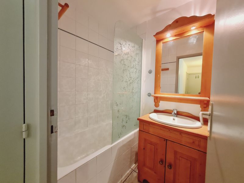 photo 21 Owner direct vacation rental Les 2 Alpes appartement Rhone-Alps Isre bathroom 1