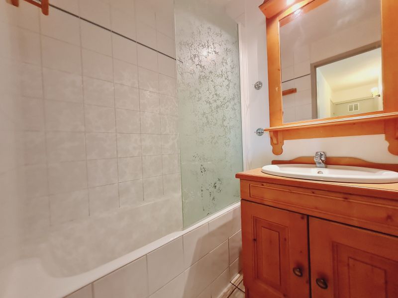 photo 23 Owner direct vacation rental Les 2 Alpes appartement Rhone-Alps Isre bathroom 3