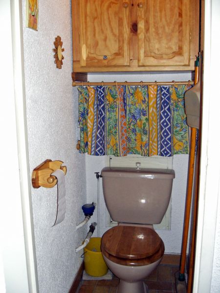 photo 12 Owner direct vacation rental Risoul 1850 appartement Provence-Alpes-Cte d'Azur Hautes-Alpes Bathroom w/toilet only