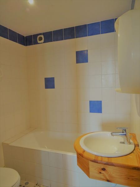 photo 13 Owner direct vacation rental Barfleur maison Basse-Normandie Manche Half bath 1