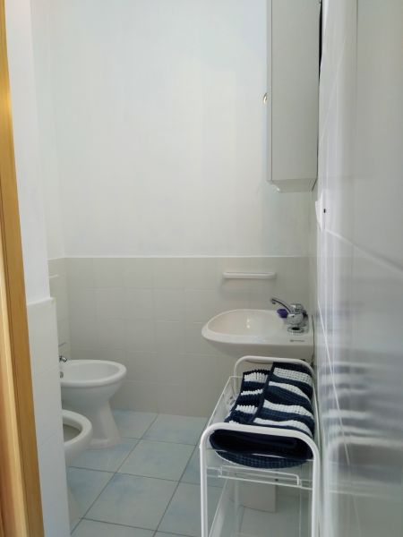 photo 14 Owner direct vacation rental Pescoluse appartement Puglia Lecce Province bathroom 2