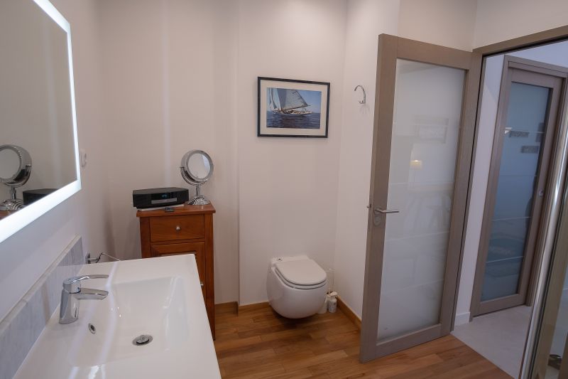 photo 11 Owner direct vacation rental Marseille appartement Provence-Alpes-Cte d'Azur Bouches du Rhne bathroom 1