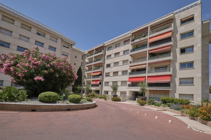 photo 20 Owner direct vacation rental Marseille appartement Provence-Alpes-Cte d'Azur Bouches du Rhne Hall