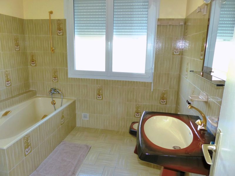 photo 14 Owner direct vacation rental Audierne maison Brittany Finistre bathroom 1