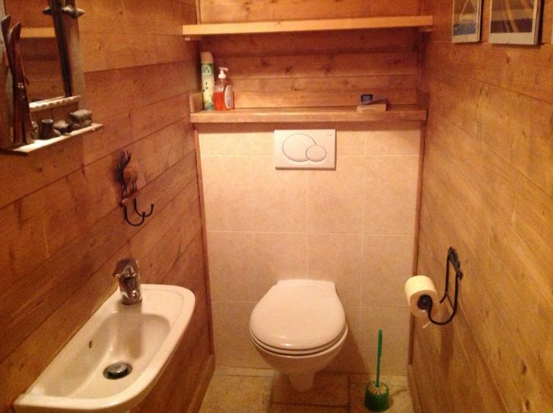 photo 9 Owner direct vacation rental Morzine appartement Rhone-Alps Haute-Savoie Bathroom w/toilet only