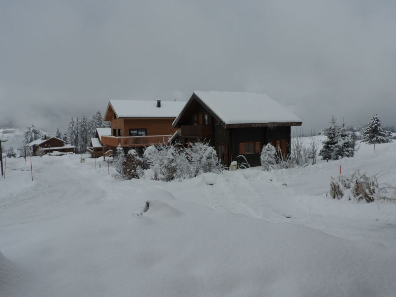 photo 17 Owner direct vacation rental La joue du Loup chalet Provence-Alpes-Cte d'Azur Hautes-Alpes View of the property from outside