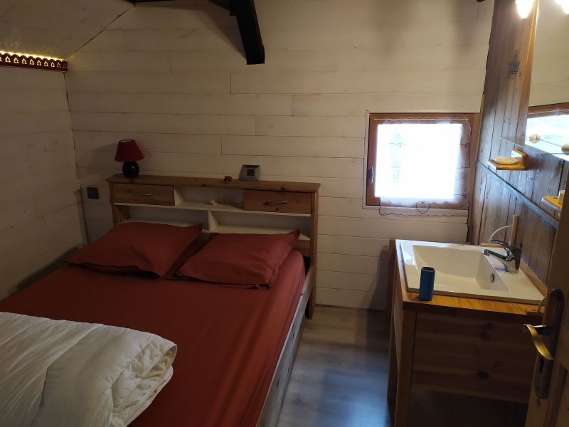 photo 4 Owner direct vacation rental Les Contamines Montjoie chalet Rhone-Alps Haute-Savoie bedroom 1