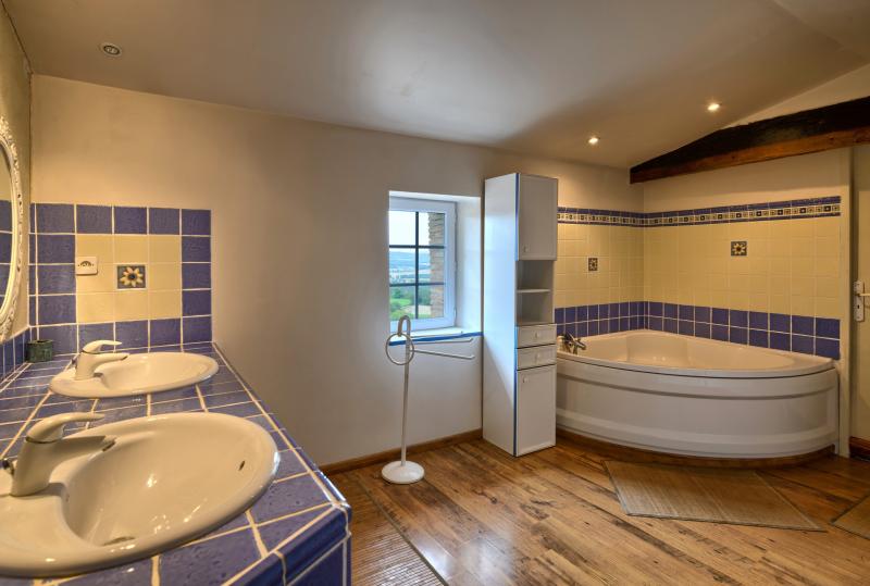 photo 18 Owner direct vacation rental Valence gite Rhone-Alps Drme bathroom