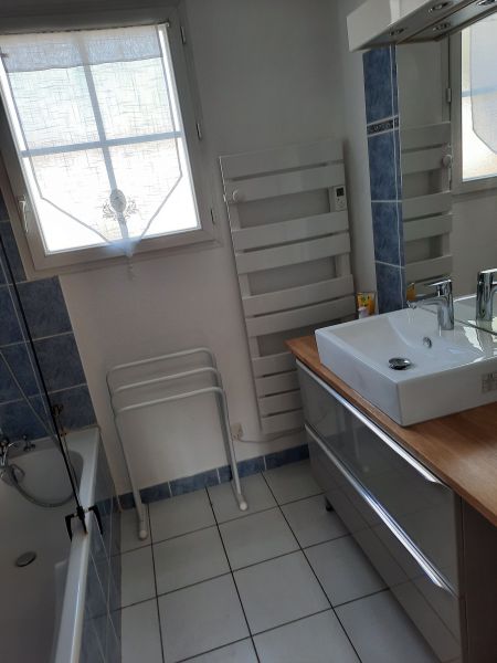 photo 6 Owner direct vacation rental La Rochelle maison Poitou-Charentes Charente-Maritime bathroom