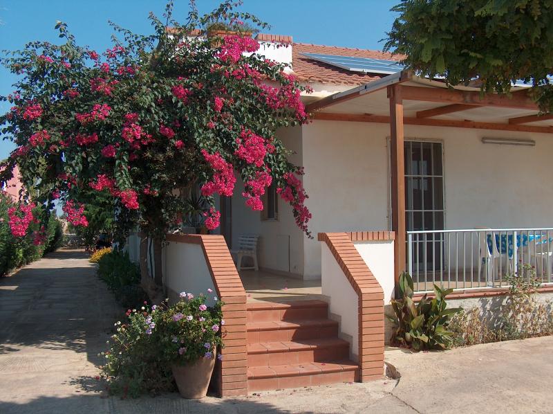 photo 5 Owner direct vacation rental Marina di Ragusa appartement Sicily Ragusa Province View of the property from outside