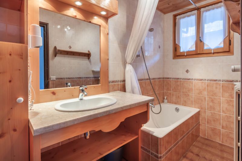 photo 8 Owner direct vacation rental Morzine appartement Rhone-Alps Haute-Savoie bathroom