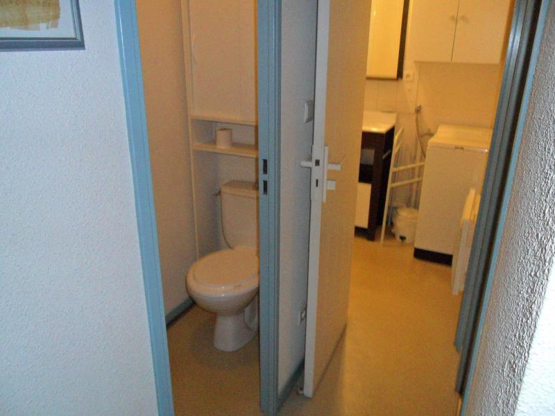 photo 8 Owner direct vacation rental Barges appartement Midi-Pyrnes Hautes-Pyrnes Bathroom w/toilet only