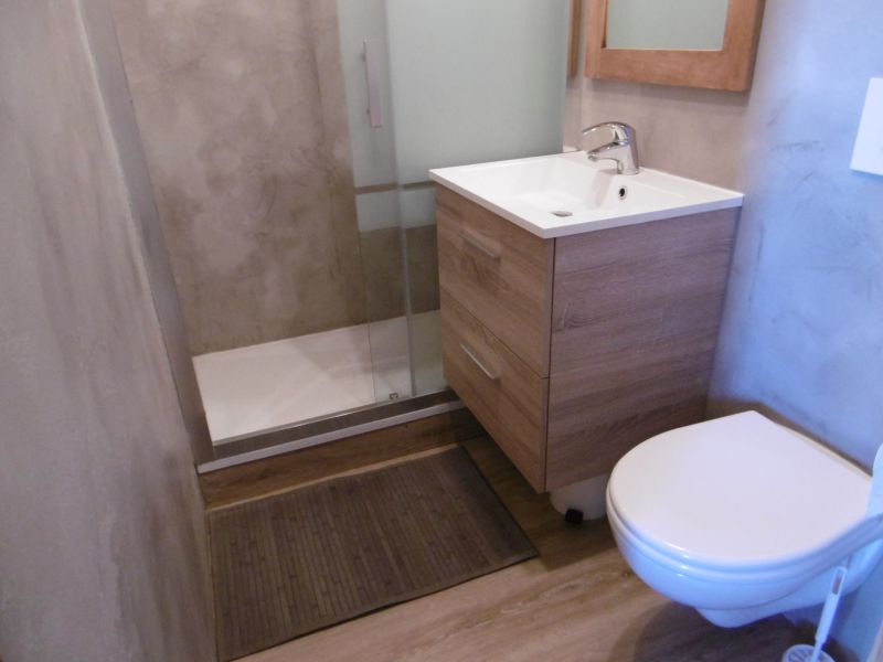 photo 15 Owner direct vacation rental Avoriaz studio Rhone-Alps Haute-Savoie bathroom