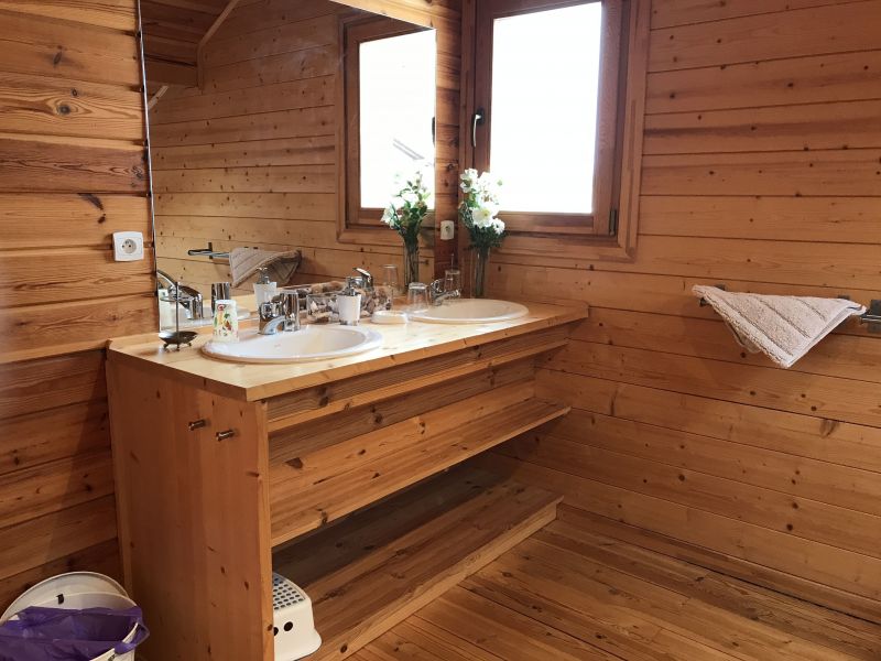 photo 11 Owner direct vacation rental Saint Gervais Mont-Blanc chalet Rhone-Alps Haute-Savoie bathroom