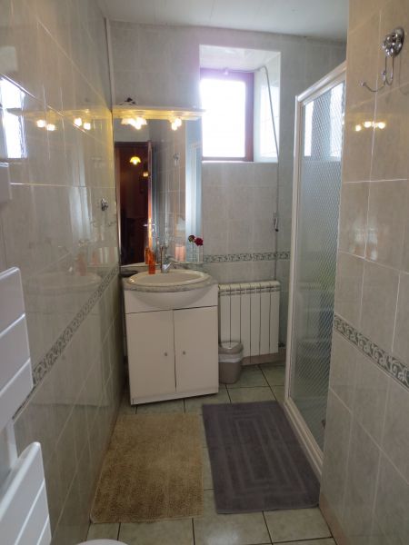 photo 23 Owner direct vacation rental Saint-Cirq-Lapopie maison Midi-Pyrnes Lot bathroom