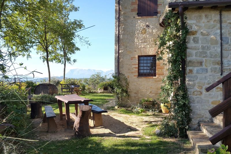 photo 0 Owner direct vacation rental Penna San Giovanni villa Marche Macerata Province View of the property from outside