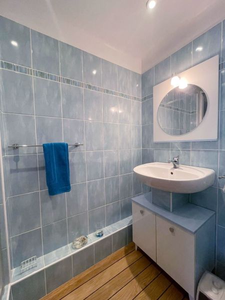 photo 11 Owner direct vacation rental Concarneau appartement Brittany Finistre Half bath