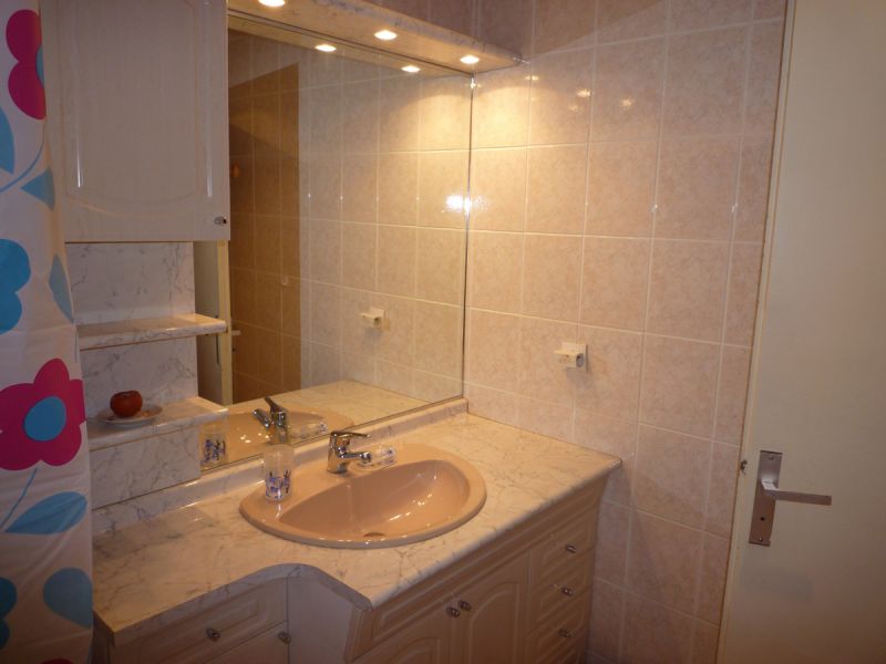 photo 9 Owner direct vacation rental Les 2 Alpes appartement Rhone-Alps Isre bathroom