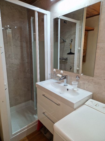 photo 21 Owner direct vacation rental Les Carroz d'Araches appartement Rhone-Alps Haute-Savoie bathroom