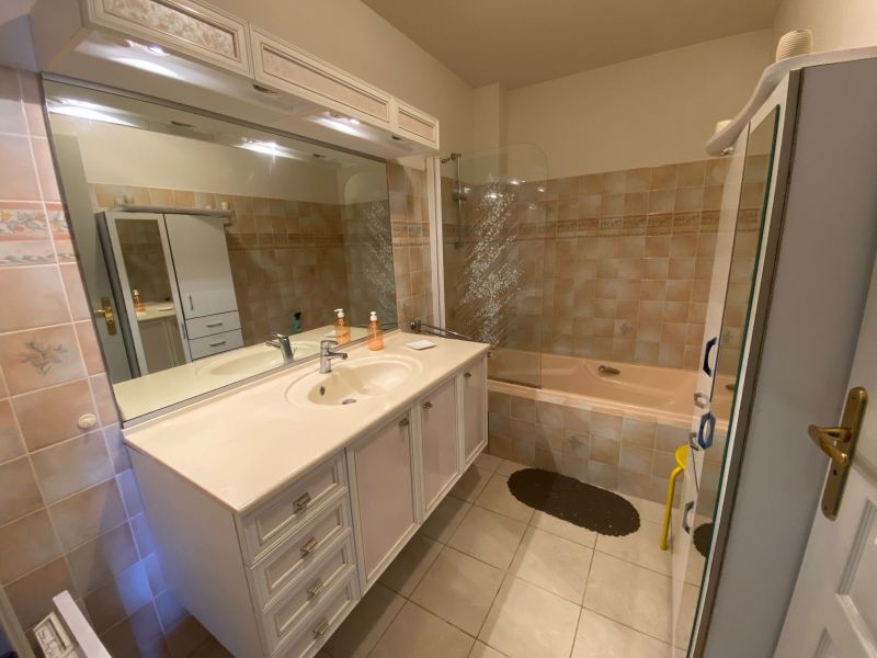 photo 7 Owner direct vacation rental Sanary-sur-Mer appartement Provence-Alpes-Cte d'Azur Var bathroom