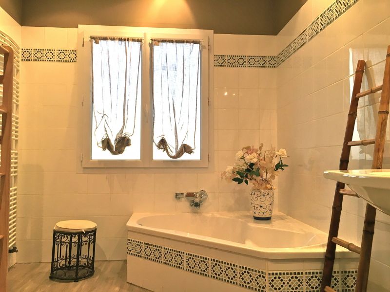 photo 16 Owner direct vacation rental Propriano gite Corsica Corse du Sud bathroom