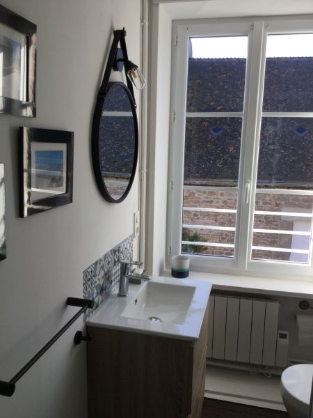 photo 3 Owner direct vacation rental Barfleur gite Basse-Normandie Manche Half bath