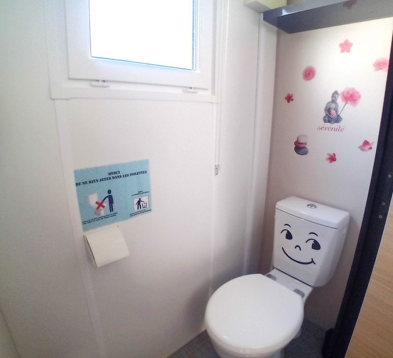 photo 10 Owner direct vacation rental Saint Jean de Monts mobilhome   Bathroom w/toilet only