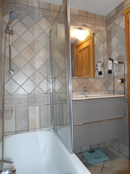 photo 24 Owner direct vacation rental Val Thorens appartement Rhone-Alps Savoie bathroom