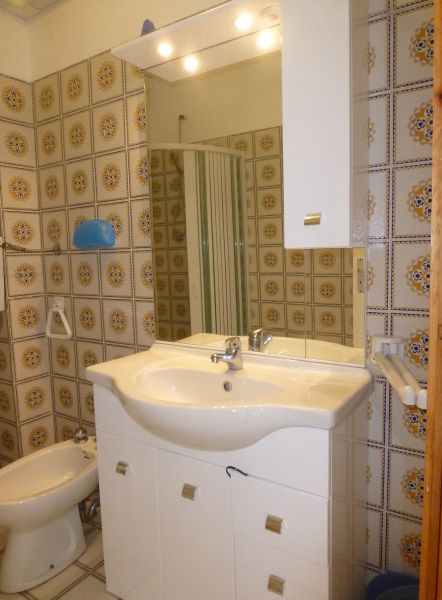 photo 7 Owner direct vacation rental San Vincenzo appartement Tuscany  bathroom