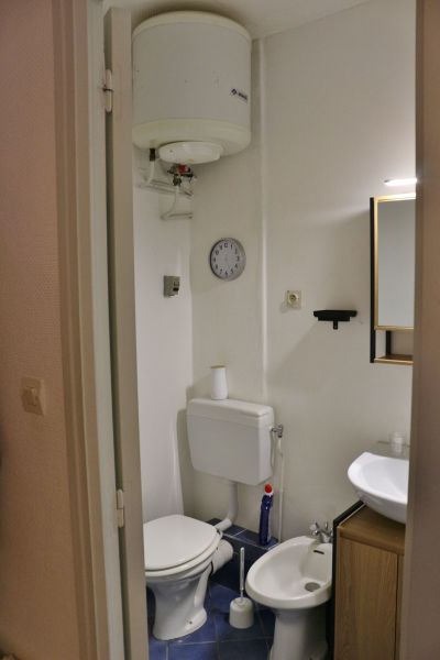 photo 6 Owner direct vacation rental Amlie-Les-Bains studio Languedoc-Roussillon Pyrnes-Orientales bathroom