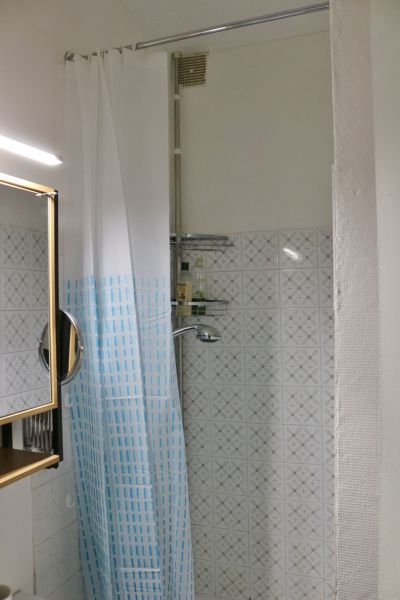 photo 7 Owner direct vacation rental Amlie-Les-Bains studio Languedoc-Roussillon Pyrnes-Orientales bathroom