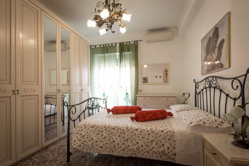 photo 1 Owner direct vacation rental Rome appartement Lazio Rome Province bedroom 1
