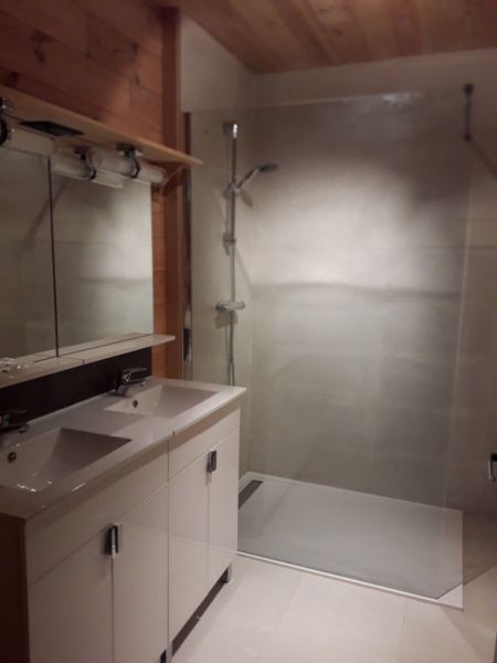 photo 8 Owner direct vacation rental Praz de Lys Sommand appartement Rhone-Alps Haute-Savoie bathroom
