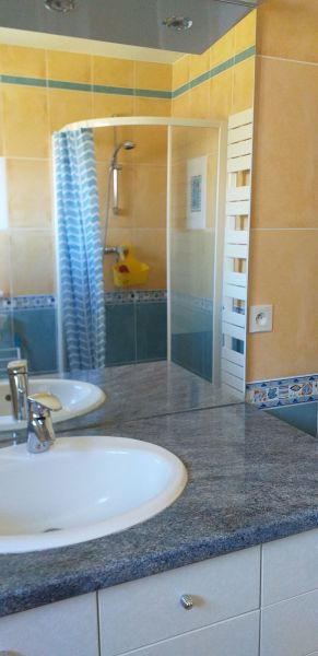 photo 5 Owner direct vacation rental Soulac maison Aquitaine Gironde bathroom