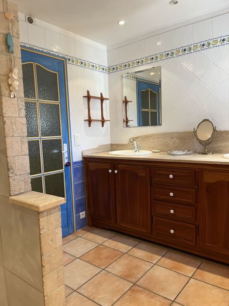 photo 10 Owner direct vacation rental Isle sur la Sorgue maison Provence-Alpes-Cte d'Azur Vaucluse bathroom